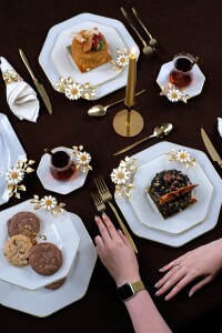 Dolmabahçe Sekizgen Papatya 34 Parça 6 Kişilik Altın Yaldızlı Pasta Servis Takımı - 3