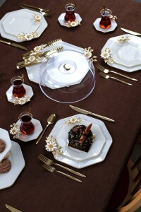 Dolmabahçe Sekizgen Papatya 34 Parça 6 Kişilik Altın Yaldızlı Pasta Servis Takımı - 6