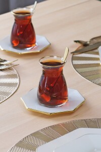 Glore Sekizgen Krem Altın Yaldızlı 6 Kişilik Cam Çay Tabağı Takımı - Glore (1)