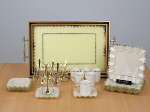 Kare Latte Şeffaf Altın 31 Parça Tepsili Pasta Set - Glore